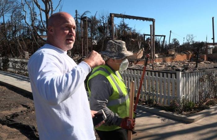 Fires in Los Angeles | Volunteers clean streets littered with charred debris