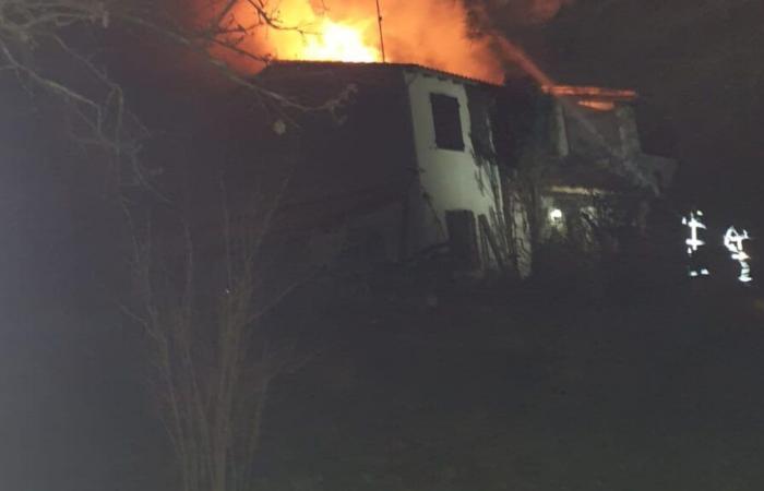 GARD Fire in the roof of a house last night, the occupants relocated