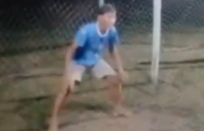 A 16-year-old footballer dies while saving a penalty, immense emotion in Brazil