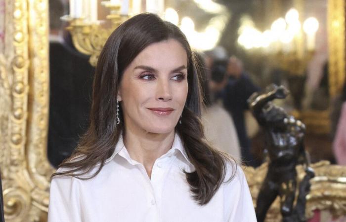 In the royals’ shopping basket: Letizia of Spain’s white shirt