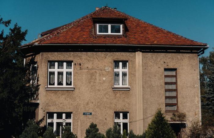 Former family home next to Auschwitz set to become ‘global center to fight extremism’