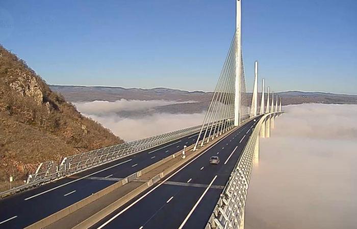 Bewitching spectacle: the Millau viaduct plunged into a setting of clouds this January 16, 2025