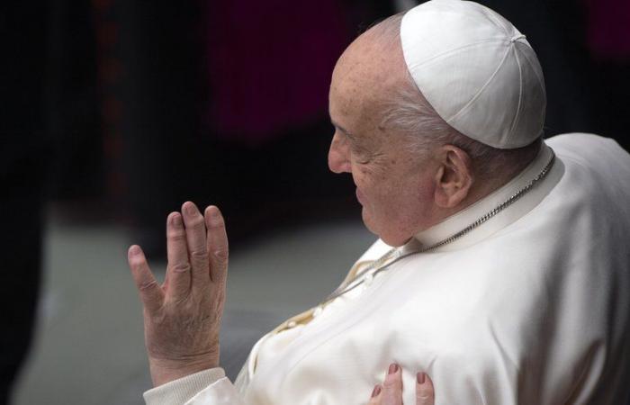 He fell, his right arm is affected: Pope Francis victim of a bad fall