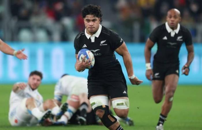 New Zealander Wallace Sititi undergoes knee surgery