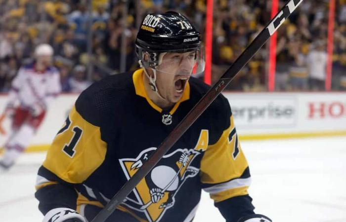 Evgeny Malkin gets his Stanley Cup rings back