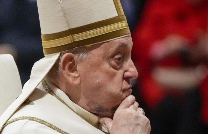 Pope Francis injures his right arm after another fall