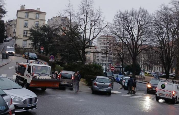 buses stopped in Saint-Étienne and people left the road in Haute-Loire this Thursday