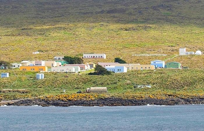 scientists from the Martin-de-Viviès base evacuated by Austral