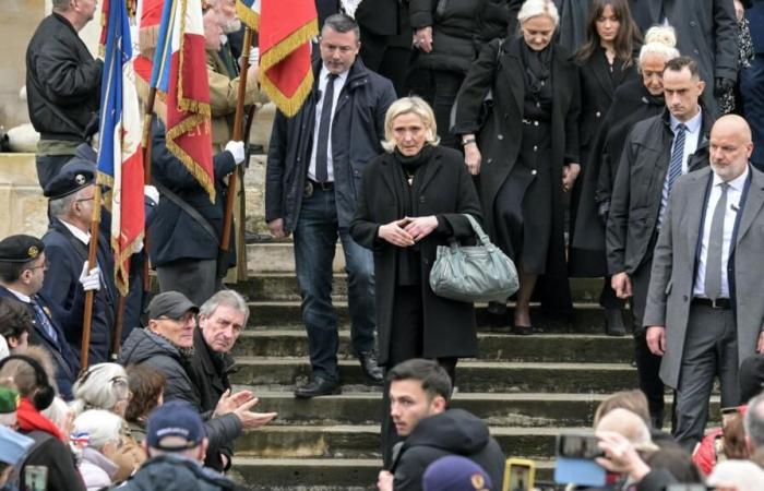 the far right gathered for the public tribute organized in Paris