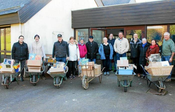 Volunteers from the Plounéour-Ménez library moved the books… using a wheelbarrow!