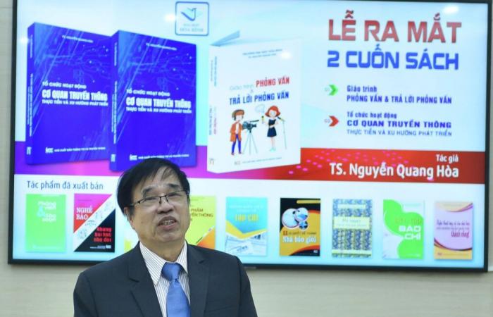 2 Good Books on Journalism by Dr. Nguyen Quang Hoa