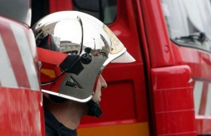 A shed containing several agricultural machines catches fire in the early morning