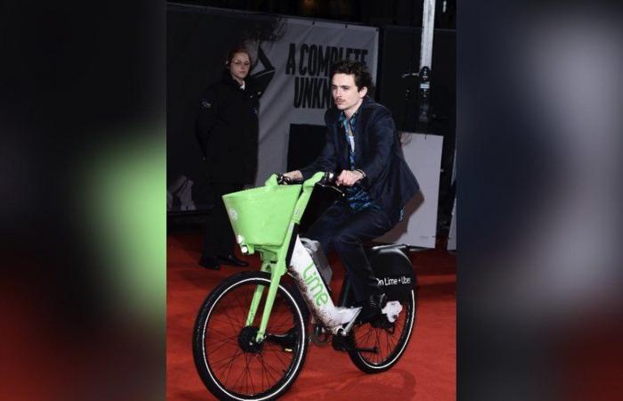 “I had no right…”: actor Timothé Chalamet arrives on the red carpet on an electric bike and receives a fine