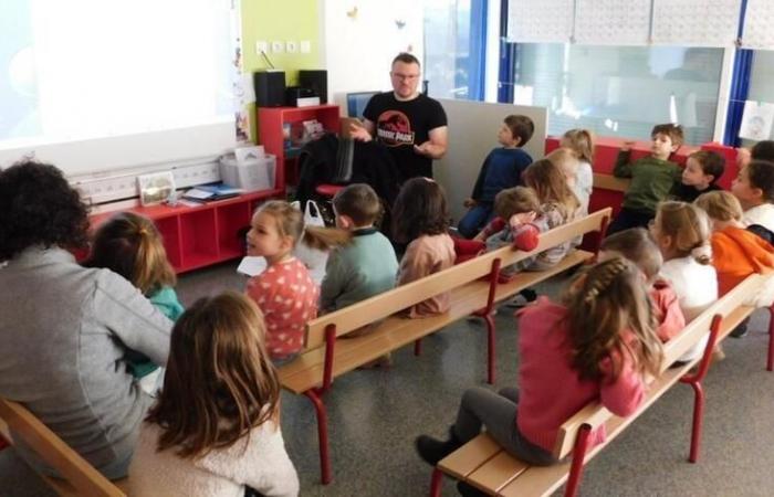 Silver. Schoolchildren learn about nature