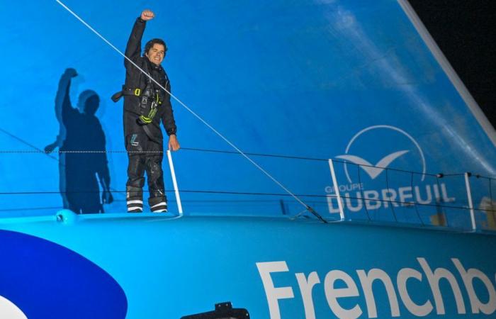 LIVE VIDEO. Experience the ascent of the channel by Sébastien Simon, 3rd in the Vendée Globe behind Dalin and Richomme