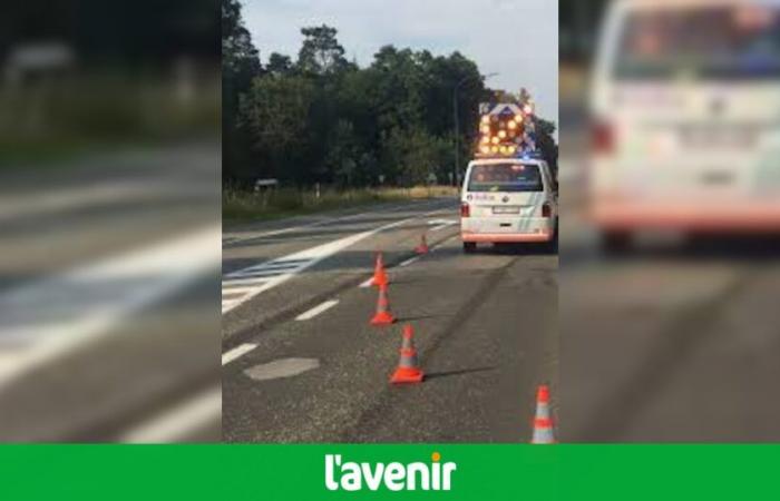 Can you turn around on a national road when the straight line becomes discontinuous for 50 meters? The N87 between Virton and Étalle in question