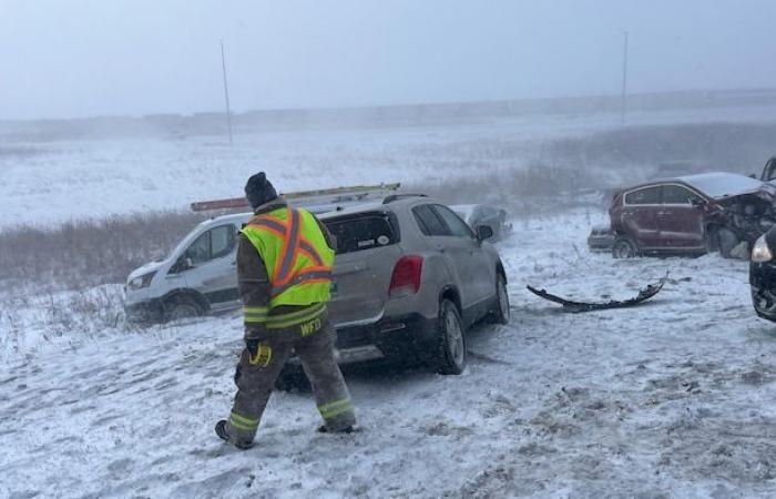 Blizzard causes hundreds of vehicles to crash in southern Manitoba