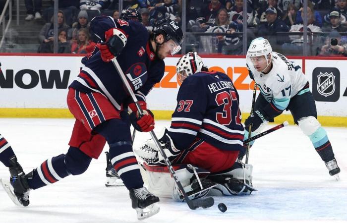 Dylan DeMelo’s last-minute goal lifts Jets over Kraken – The Rink Live