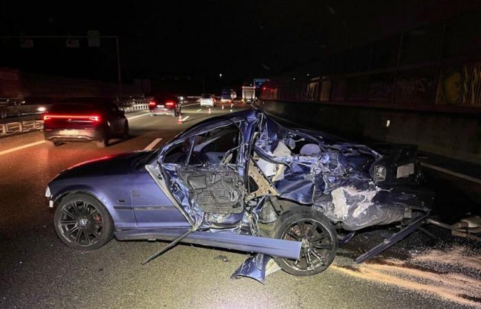 Violent collision on the A1: truck rams broken down vehicle near Wettingen