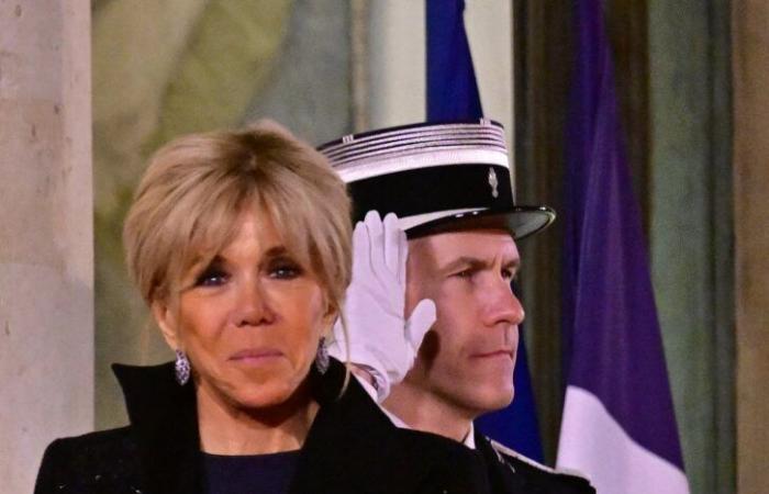 despite the gloomy atmosphere, Brigitte Macron recycles an ultra glamorous coat