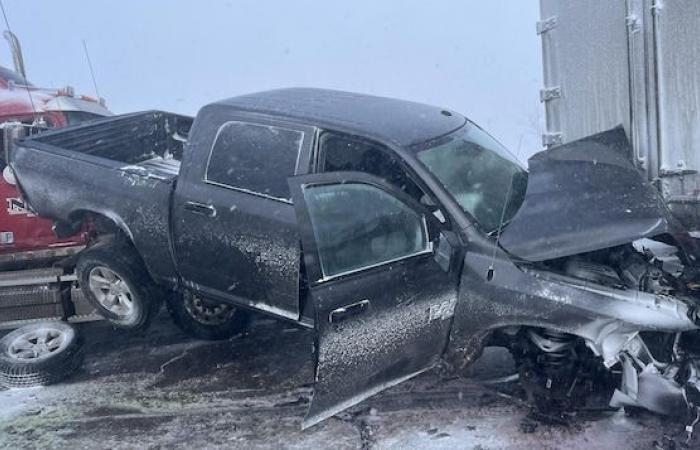 Blizzard causes hundreds of vehicles to crash in southern Manitoba