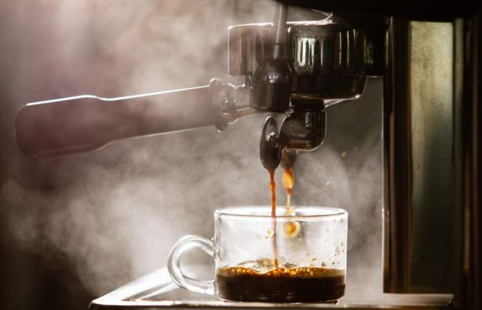 Do you drink coffee? This study concerns you