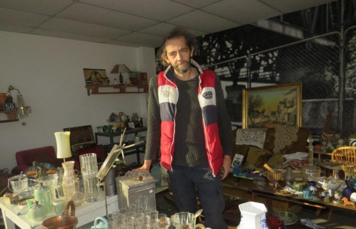 Passionate about garage sales, he opened La brocante de Nina in the south of the Channel