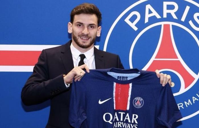 Khvicha Kvaratskhelia is a PSG player!