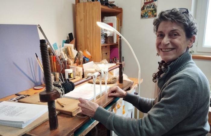 Artisan in the Lot, she gives new life to books by practicing gilding and binding