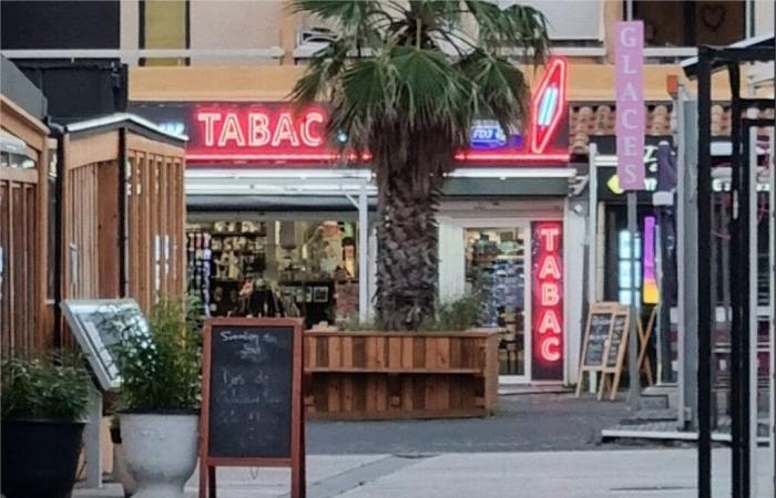 By entering this tobacconist on Christmas Day, he changed the course of his life