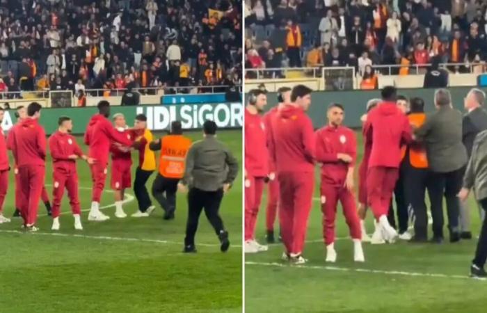 Pre-match incident: A fan entered the field and ran into Galatasaray players