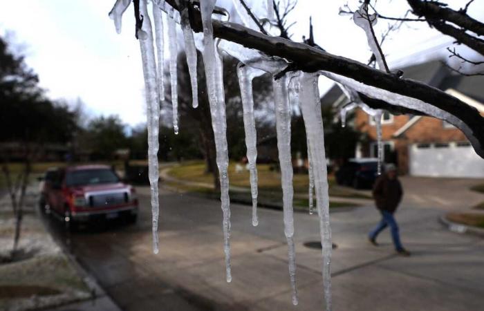 A polar vortex is descending on the U.S. What does that mean? : NPR