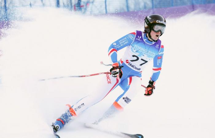 Louison Accambray in gold in the Super-G, Emy Charbonnier in bronze