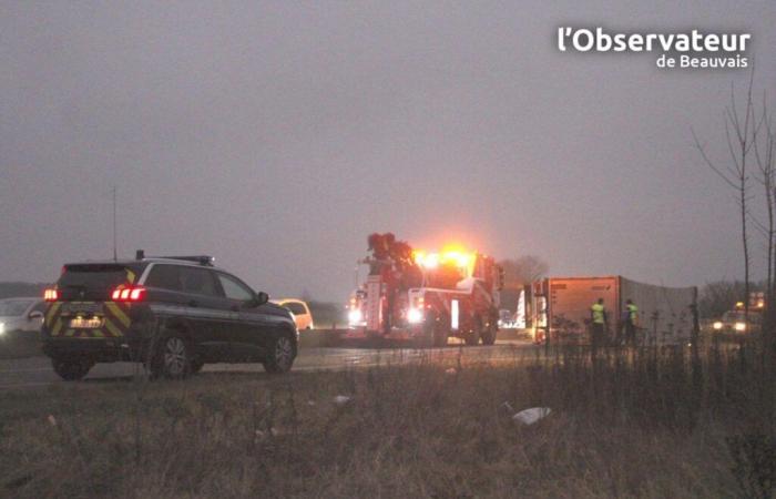 a truck lying on the RN31 disrupts traffic near Beauvais