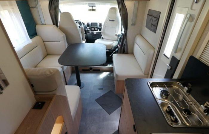 Joa Camp 75 T, the spacious 7.30m profile at a bargain price on Fiat Ducato