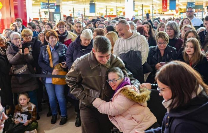 Relive Julien Lieb's signing session in the Auchan shopping arcade in Pau