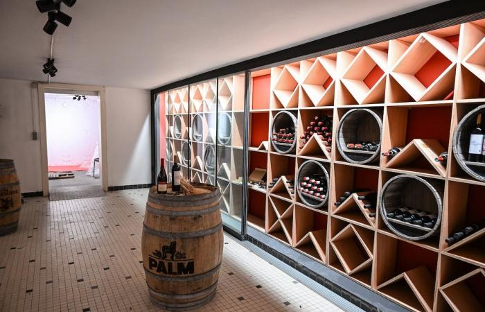 North of Brussels, a bank turned into a bar, a vault transformed into… a wine cellar: “we really wanted to keep the spirit” (PHOTOS)