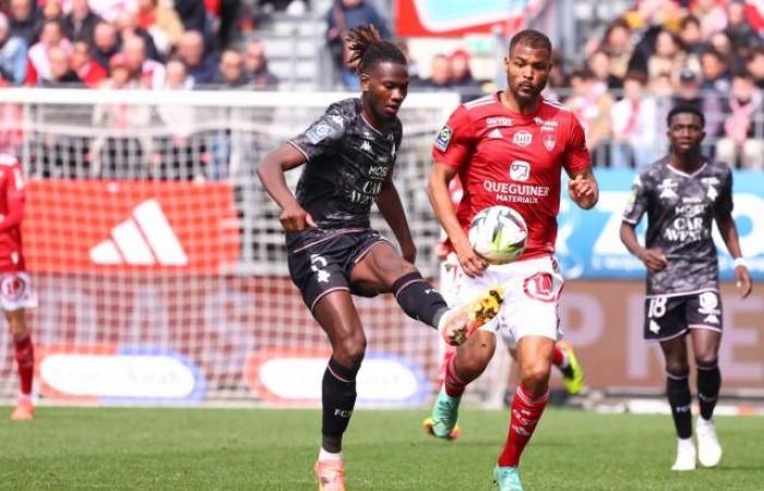 Fali Candé leaves Metz to join Venice on loan (Transfers)