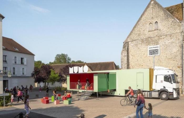 You can see works from the Center Pompidou in a museum truck that travels around the Pays de la Loire