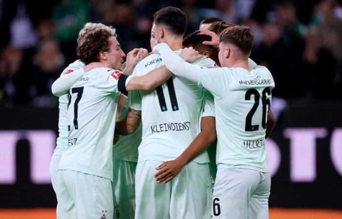 Who will the Gladbach fans reward after the Leverkusen game?