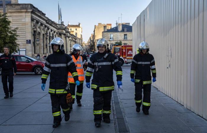 Fire near city hall devastates two-story building, around thirty people evacuated