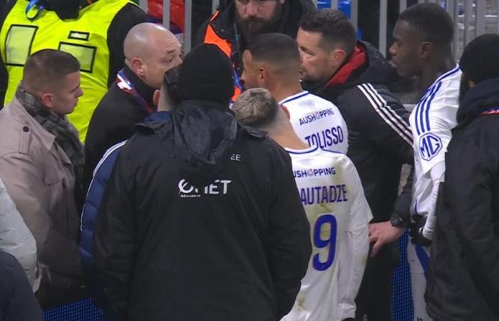 the tense discussion between Tolisso, Sage and representatives of Lyon supporters