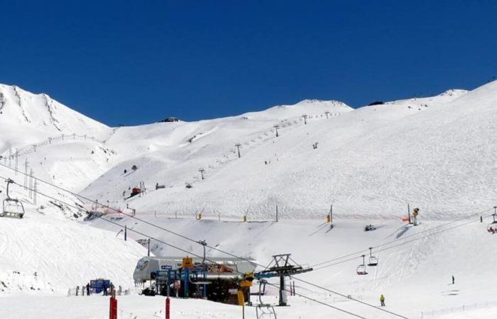 Dozens injured after a chairlift derailed at the Astún station