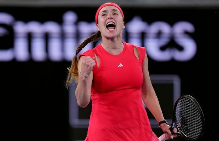 Emma Raducanu: British No 2 suffers 6-1 6-0 rout to Iga Swiatek at Australian Open | Tennis News