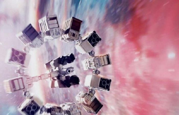 Amazing ! Years after its release, this sci-fi film proved that Christopher Nolan's vision of space wasn't that far from reality