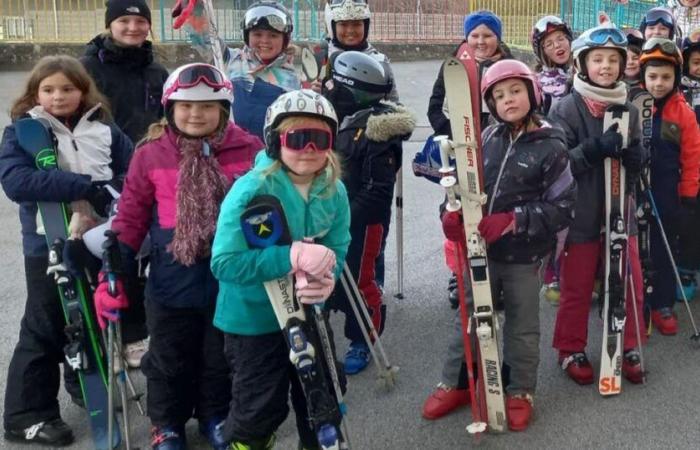 Saint-Maurice-sur-Moselle. Schoolchildren put on skis again for the season