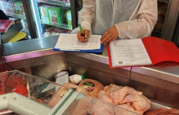 in this butcher's shop in Seine-Saint-Denis, the health control leaves you speechless