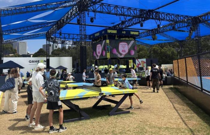 Between lookalike competitions and aerobatics demonstrations, when the Australian Open becomes an amusement park to attract its audience