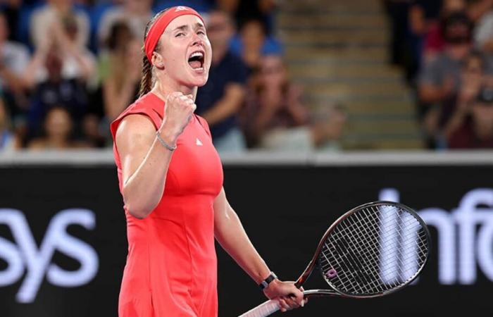 Ukrainian tennis star Elina Svitolina defeats world No. 4 to reach Australian Open round of 16, set to face Russian opponent