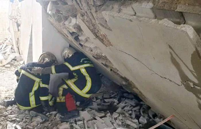 Two workers die after wall collapses